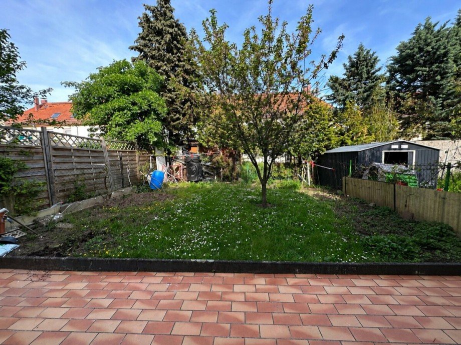 EG Terrasse mit Blick in den Garten Einfamilienhaus Worms