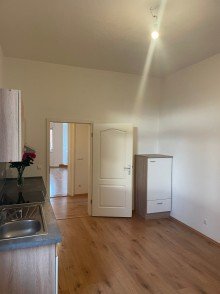 2. OG rechts Aufteilerobjekt - Irish Pub und moderne Apartments - Sichere Einnahmequelle