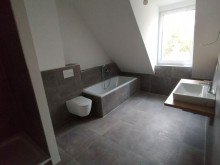 2. OG Bad Exklusives Einfamilienhaus zur Miete - Historischer Charme trifft modernen Wohnkomfort