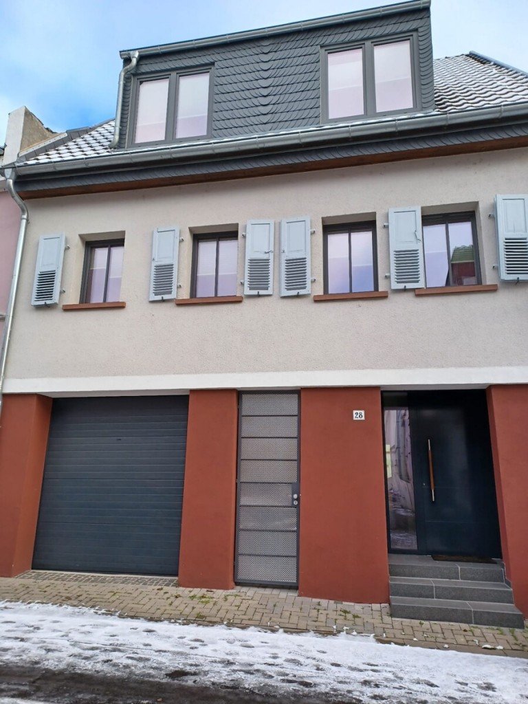 Westfassade Worms Einfamilienhaus Exklusives Einfamilienhaus zur Miete - Historischer Charme trifft modernen Wohnkomfort