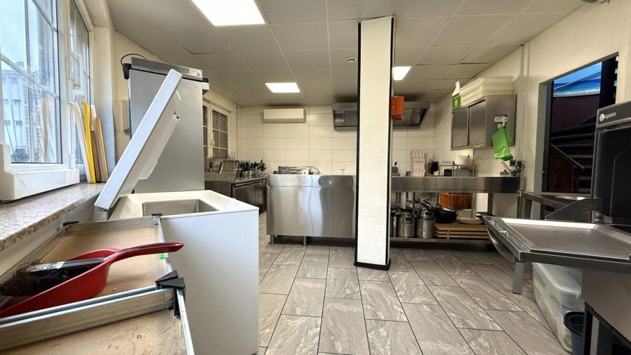 Lokal K�che Mehrfamilienhaus Worms
