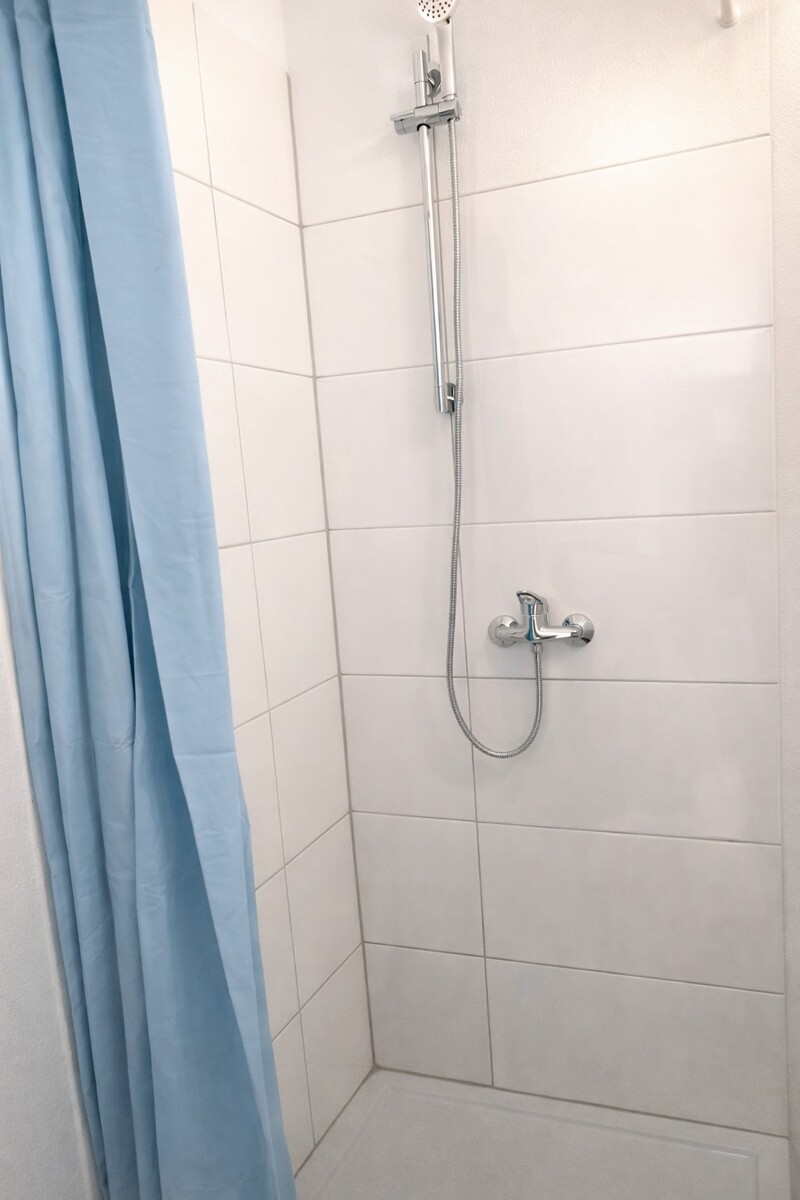 1. OG rechts Dusche Mehrfamilienhaus Worms