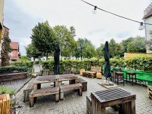 Biergarten - Irish Pub Aufteilerobjekt - Irish Pub und moderne Apartments - Sichere Einnahmequelle
