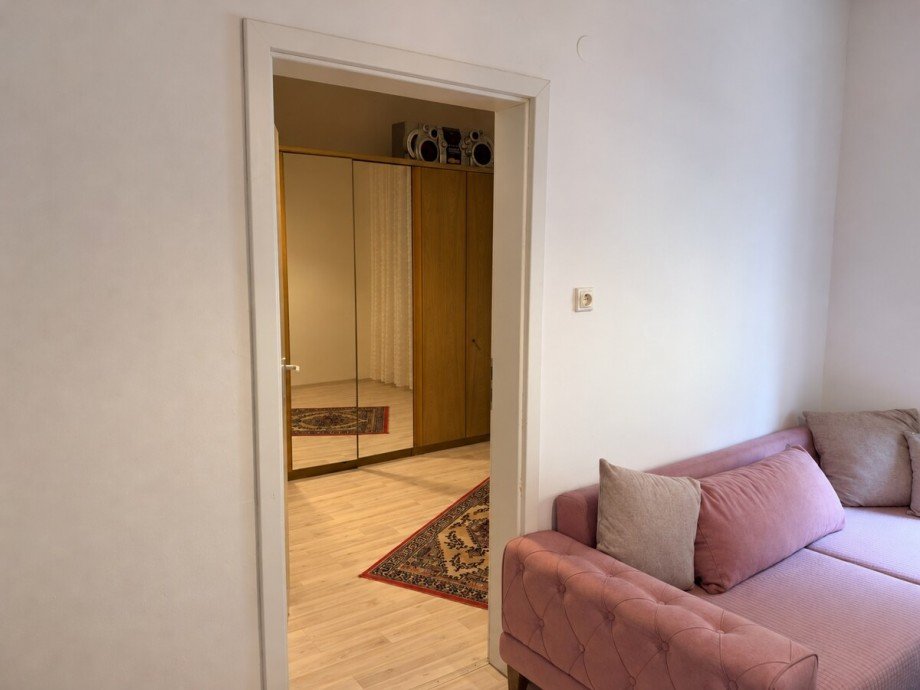 EG Blick vom Wohnzimmer in Schlafzimmer Mehrfamilienhaus Worms