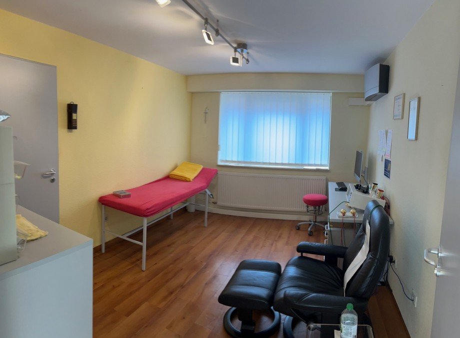 Behandlung neben Sprechzimmer Praxis Worms