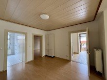  Gro�z�gige 2-ZKB-Wohnung mit �berdachtem Balkon und Blick auf den Seebach - ruhige Lage im Zweiparteienhaus