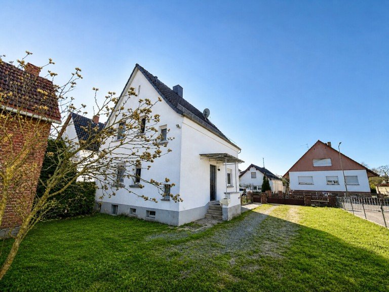 1 Bensheim / Langwaden Einfamilienhaus Gro�z�giges Grundst�ck in ruhiger Lage - Seltenheit mit vielen M�glichkeiten Bensheim-Langwaden