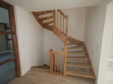 1. OG Treppe Exklusives Einfamilienhaus zur Miete - Historischer Charme trifft modernen Wohnkomfort